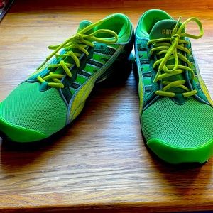 Mens Puma running shoes